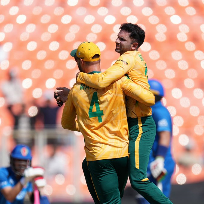 Maharaj keeps the calm & does it for SA. Proteas win the 2nd super over to seal the game