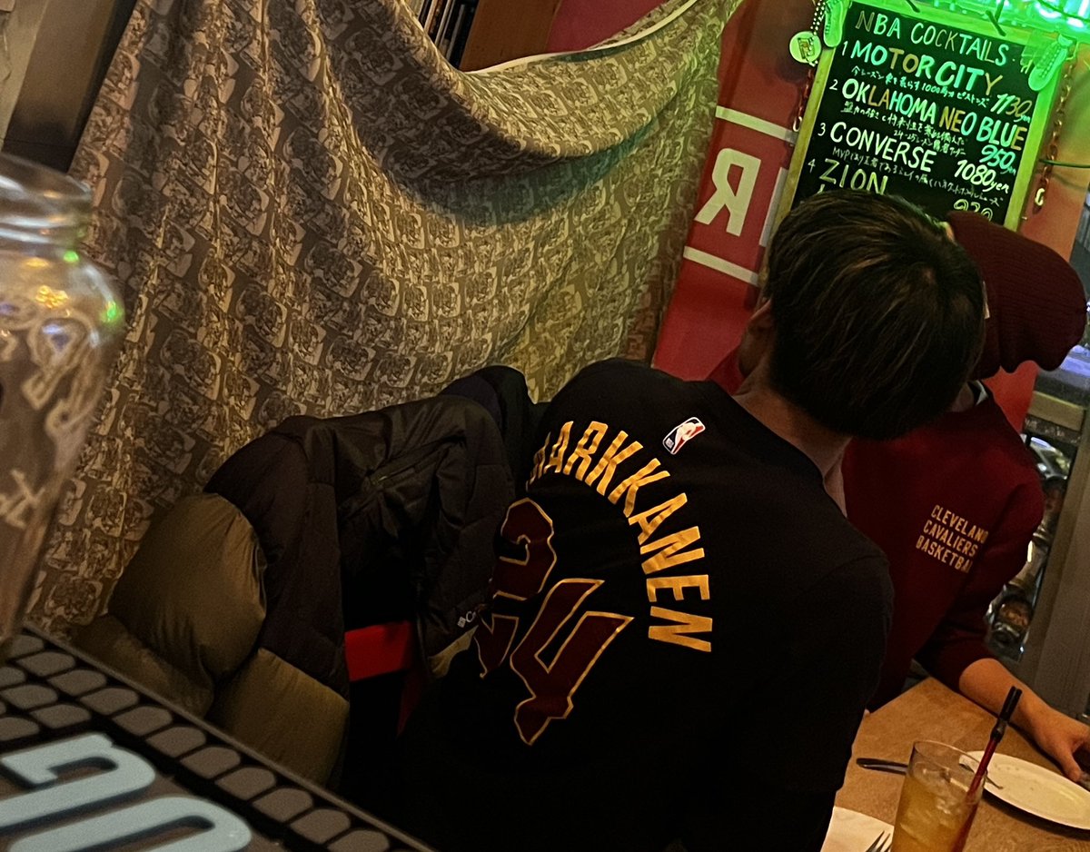 BALLTONGUEに集うお客さんのNBAグッズ 今回は、先月末開催されたCLE