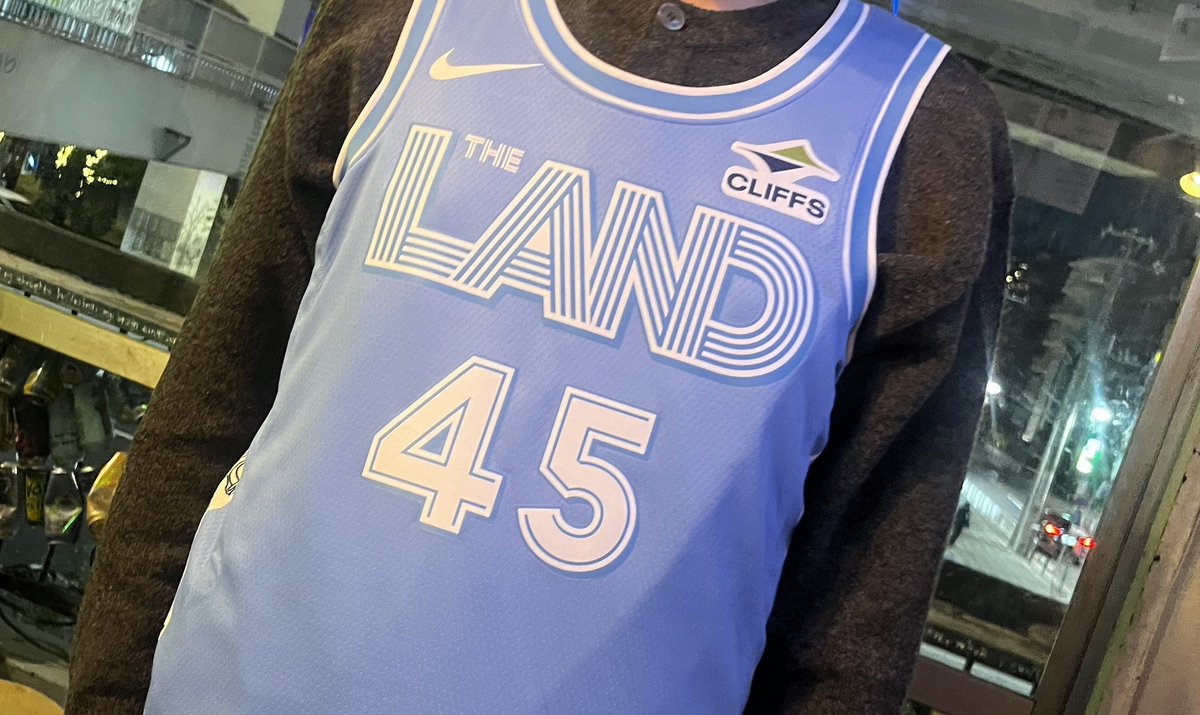 BALLTONGUEに集うお客さんのNBAグッズ 今回は、先月末開催されたCLE