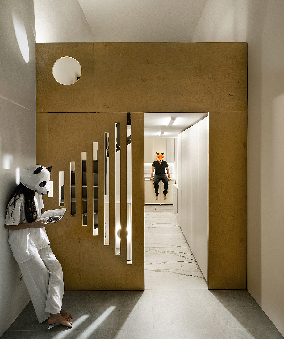 Interior_es's tweet photo. Louizi + Louizis #Architects transformed a double-height commercial space into four #microapartments, where perforated #wood panels organize the #interiors and create theatricality and privacy.
-> Photo: Kim Powell Photography
-> https://t.co/CVXMa1wez3
-> #Thessaloniki #Greece https://t.co/j7n7O7IbUK