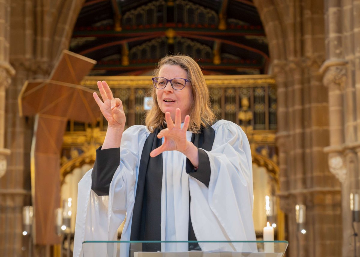 Over 1,000 people gathered in person and online at Leicester Cathedral (Church of England) on Sunday 8 February 2026 for a landmark service marking 450 years since the first dated use of sign language in England, which took place at St Martin’s Church (now Leicester Cathedral) in