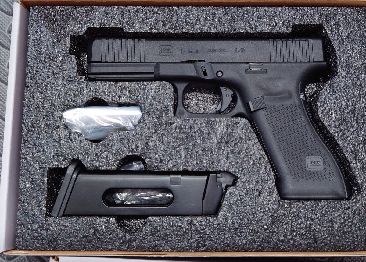 hsk2_nakamura's tweet image. 本日届いていましたが　明日休みなので明後日以降に売ります　　BATON GLOCK17Gen5MOS/t サイレンサーが付くようなアウターバレルになっています　#BATON #GLOCK