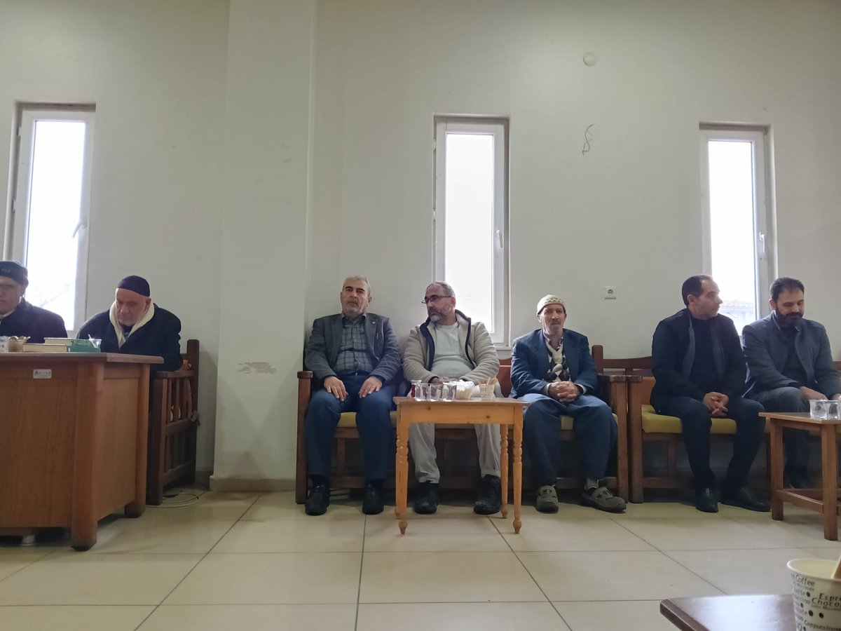 İlçe Başkanımız Uğur Uşar ve beraberindeki heyetimiz, Tekdemir ailesinin taziyesine katılım sağladı.
Merhuma Allah’tan rahmet, kederli ailesine ve yakınlarına sabır ve başsağlığı diliyoruz.