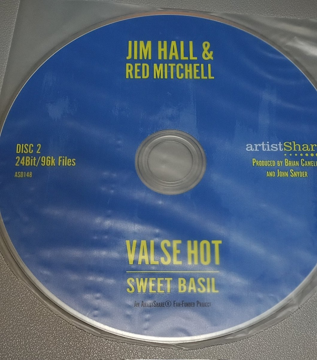 SickazzDog's tweet photo. #NowPlaying️ 
#JimHall
#RedMitchell
『VALSE HOT SWEET BASIL 1978』📀

1978年録音
Disc 2に 24bit/96k ハイレゾ・ファイル
めちゃ聴いてみたいけど、我が家にそんな豪華な環境は無いのでございます🥺🥺 https://t.co/PfTCbXu8Tu