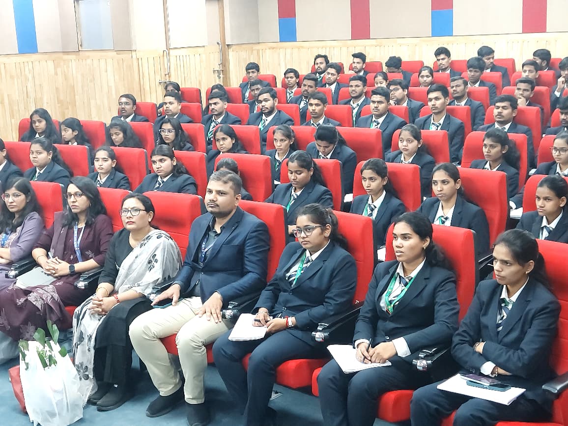 STPIPune's tweet photo. STPI-Pune organized an industrial visit for the students and faculties of Zeal Group of Management Institute, Narhe, Pune wherein they were briefed about STPI services &amp; also explained role of #STPICoEs in fostering #startupsecosystem.

@stpiindia  @arvindtw https://t.co/DQDRQuSBdl