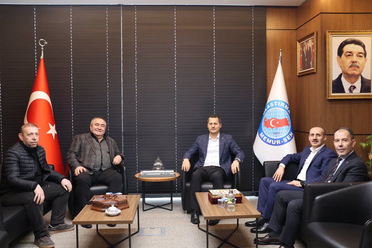 UCMSGenelMerkez's tweet photo. Ankara 1 No’lu Şube Üyelerimizden Hayırlı Olsun Ziyareti 

Demiryolu Teknik Vagoncular Derneği (DETEVAD) Eski Başkanı ve üyemiz Metin Sabuncu ve Bülent Işık, 8. Olağan Genel Kurulumuz sonucunda delegelerimizin teveccühüyle Genel Başkanlığa yeniden seçilen Genel Başkanımız Dr. Kenan Çalışkan ile Yönetim Kurulu Üyelerimize hayırlı olsun ziyaretinde bulundular.

Nazik ziyaretleri ve iyi dilekleri dolayısıyla kıymetli misafirlerimize teşekkür eder, çalışmalarında başarılar dileriz.
