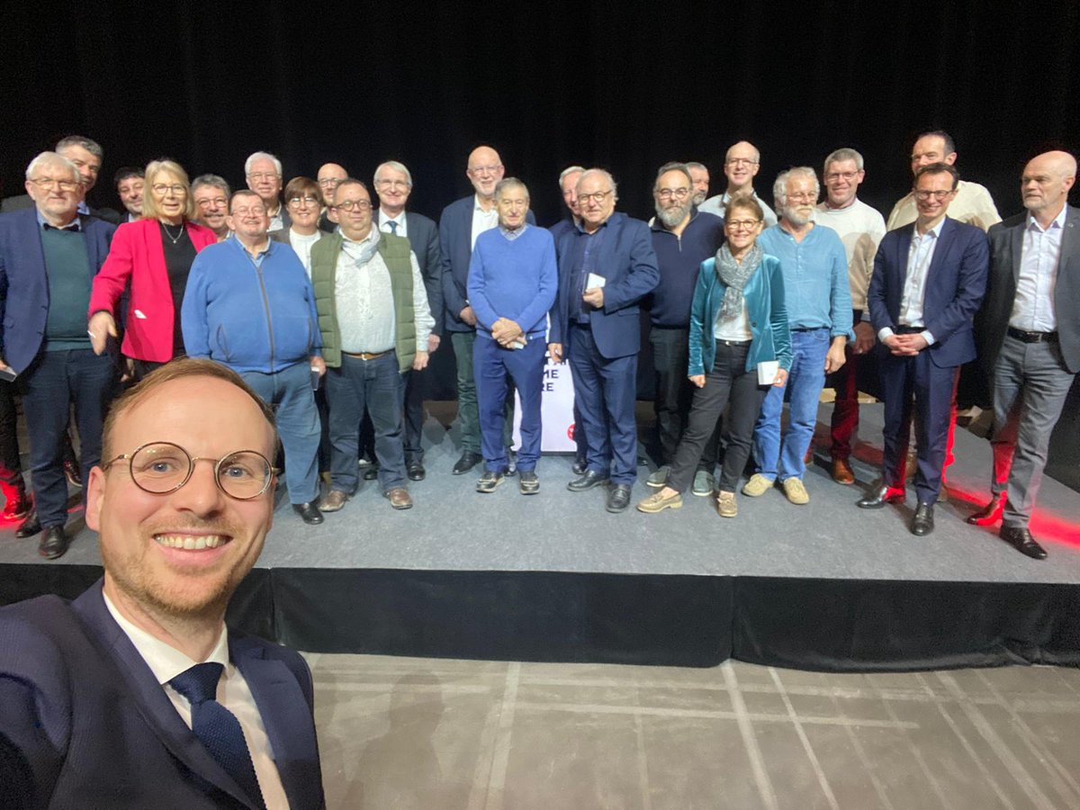 FlorianBercault's tweet photo. Dîner des maires organisé par @lamayenne.
🙏 Merci aux maires de @LavalAgglo pour la qualité des échanges et l’engagement collectif.
Merci @olivierrichefou pour ce tps de rencontre, dans l’esprit du #PrintempsDesMaires, en cette séquence particulière de la vie démocratique locale https://t.co/7WAwnrdPP0