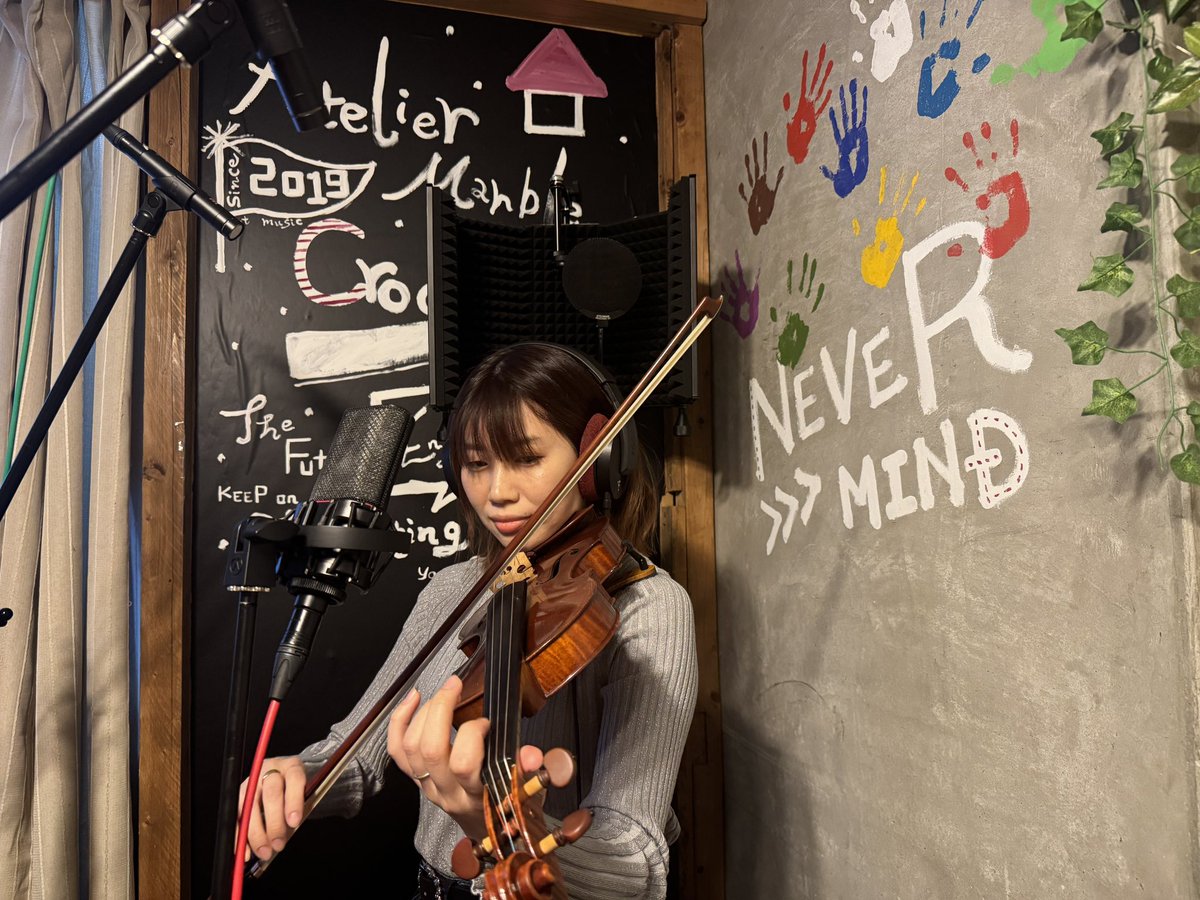 最近活動的なリリパフィン

昨日の写真撮影に続いて、本日はレコーディングをしていました❗️

音源を録るということは…
続報をお待ちください✨