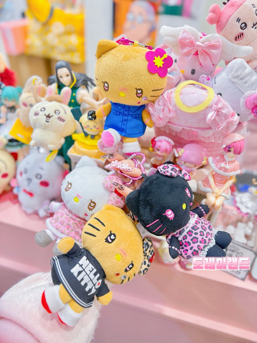 띵동.ᐟ.ᐟ𖤐 도레미랜드 신상 입고 알림❕💞💖

💖 산리오 갸루 레오파드 키티 마스코트 키홀더 키링 4종❕
완전 갸루미 뿜뿜하는 갸루 헬로키티들이에요
갸루의 정석 레오파드부터 예쁜 옷들을 드레스업한 키티들💞💖
가격도 넘 착해요 언넝 데려가세요❕

🏩도레미랜드 홍대점 (AK몰 후문)
