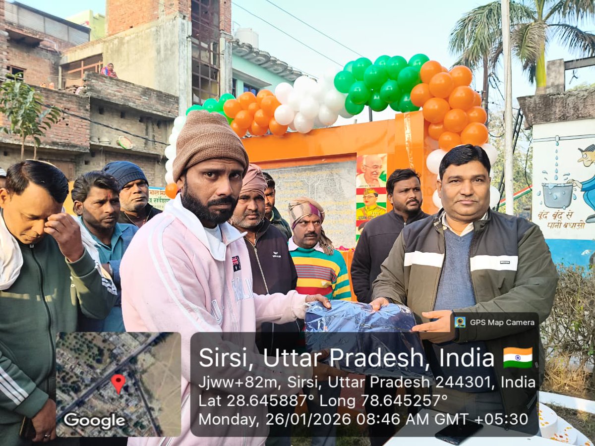 npsirsi's tweet photo. राष्ट्रीय ध्वजारोहण समारोह के साथ-साथ नियमित, संविदा और आउटसोर्सिंग सफाई कर्मचारियों को शीतकालीन वर्दी वितरित की गई।
हम मेहनती कर्मचारियों के सम्मान और सुरक्षा को बढ़ावा देते हैं।
#NagarPanchayatSirsi #SanitationWorkers #WinterUniform #Equality #Dedication #Patriotism https://t.co/gOXa5X67GV