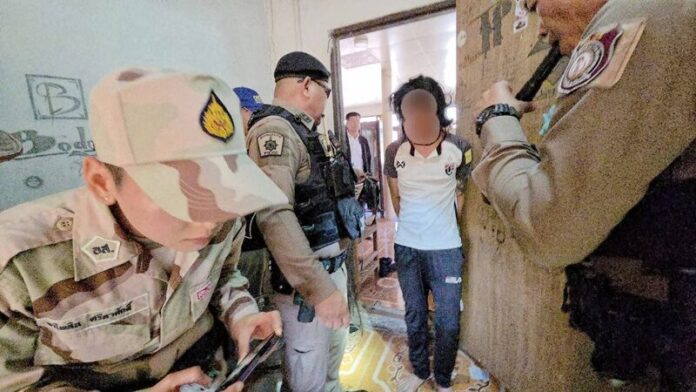 Mr_Whathapened's tweet image. ประหารชีวิตไปเถอะไอ้สัตว์นรก

รวบพ่อแท้ๆทาสยา ย่ำยีลูกสาว 7 ขวบคาบ้านพัก หนูน้อยเผยพ่อทุบตีไม่ต่างจากสัตว์ ทำ จนท.กลั้นน้ำตาไม่อยู่ เจ้าตัวปัดไม่เคยทำ แต่ตอนเมาไม่แน่ใจ

วันที่ 11 ก.พ.2569 พ.ต.อ.ธนชิต สุขพัฒนานรากุล ผกก.สภ.เมืองนครพนม สั่งการให้ พ.ต.ท.ศักดา ต้นจันทน์…