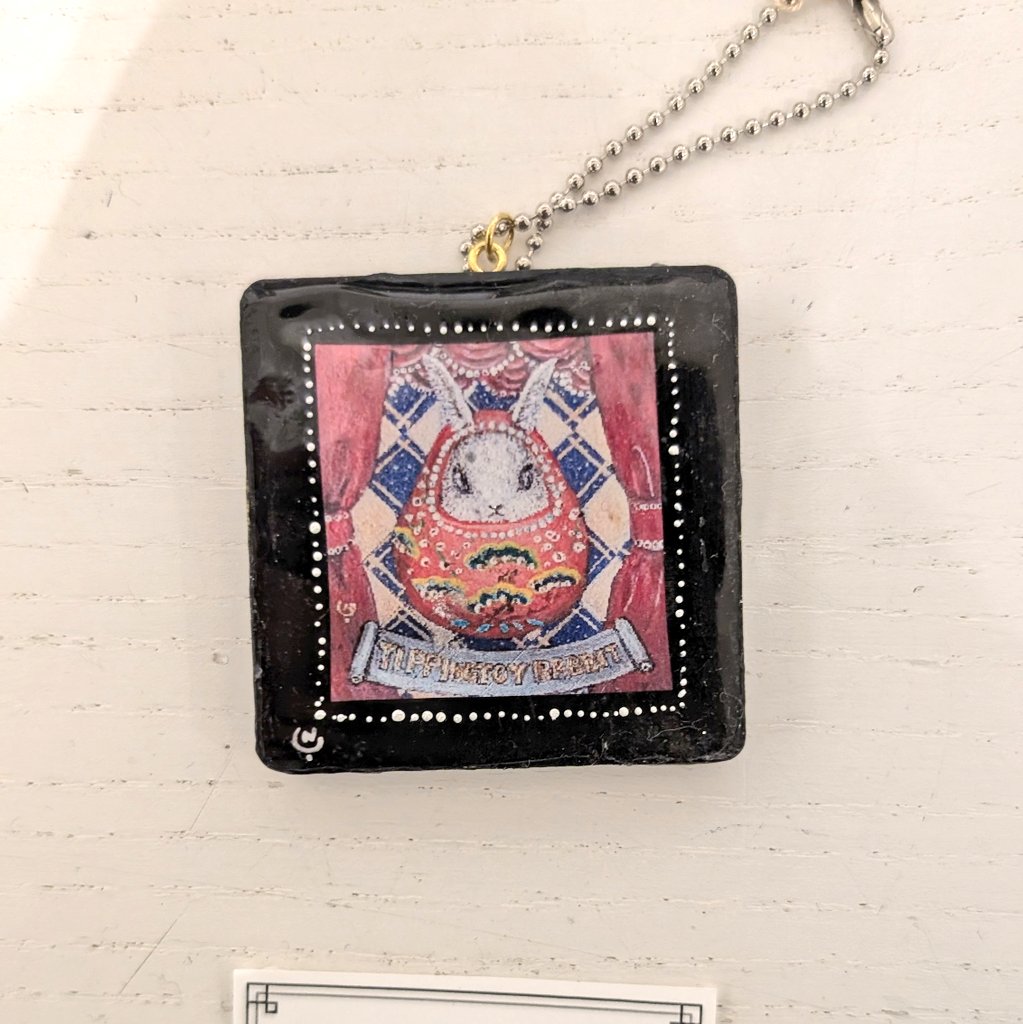 今日の在廊は終わりました。
いろいろお話できて、楽しかったです🎶
ありがとうございました‼️
次は、最終日14日終日在廊予定です。
宜しくお願い致します。
#ましかくアートてん
ギャラリーニイク<a href="/gallery219/">ギャラリーニイク</a> 
キーホルダーは、完売したので、
新しく追納しました。
両面で絵柄が違います。
