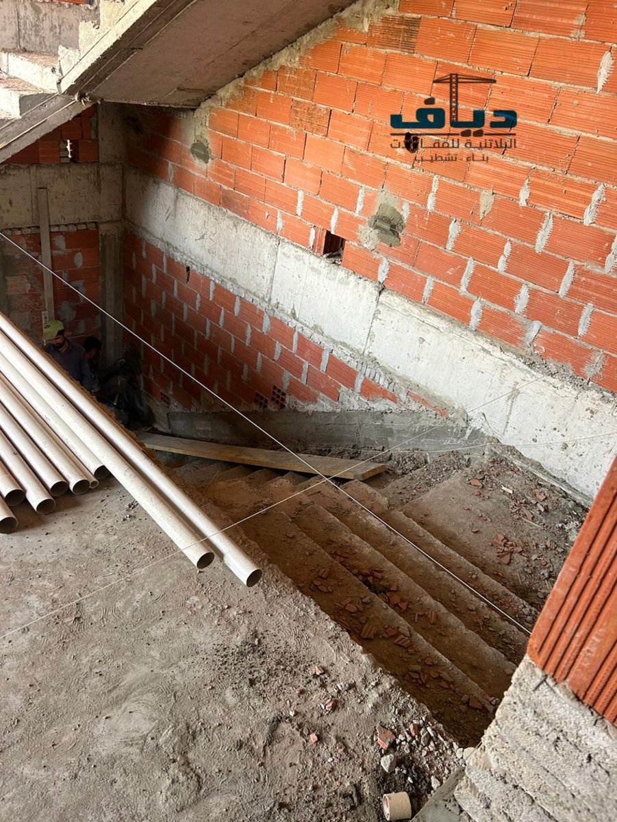 Diafplatinum's tweet photo. الفرق بين شغل عادي وشغل احترافي ؟
يبدء من البؤج والتربيع 👷📐

البؤج والتربيع لضمان استقامة الجدران والزوايا 

ايش هو البؤج ؟
البؤج هي نقاط أسمنتية تنحط على الجدار
عشان تضبط الاستقامة قبل اللياسة.

✔ تمنع التموج
✔ تعطي جدار مستقيم
✔ ترفع جودة التشطيب

ايش هو التربيع ؟
التربيع يعني التأكد إن الزوايا 90°
وإن الغرفة مربعة فعليًا.

✔ قياس الأقطار
✔ تطابق القياسات
✔ ضمان تركيب صحيح للبلاط والأبواب

___________

نساعدك في بناء منزلك 👷‍♂️🏡🧱
 ( بناء - تشطيب )

✔️ مقاول معتمد لدى هيئة المقاولين
✔️ معتمد في منصة بلدي
✔️ حاصلون على شهادة ISO في البناء

🔒 ضماناتنا:
• 20 سنة على الهيكل الخرساني
• 5 سنوات على أعمال الكهرباء
• سنتان على أعمال التشطيب

📞 للتواصل: 0500914013