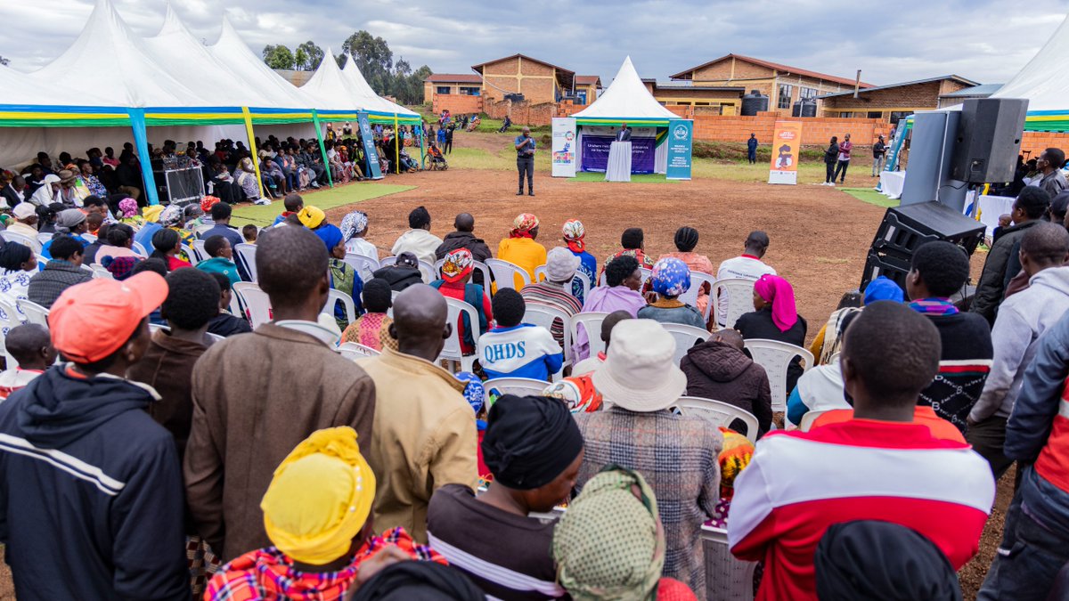 IOMRwanda's tweet image. 1/3 Together with @RIB_Rw, we joined forces to strengthen the fight against human trafficking in key transit routes. Through the #ROUTE initiative, transport operators are equipped to identify, prevent, and report trafficking cases, protecting communities across Rwanda's borders.