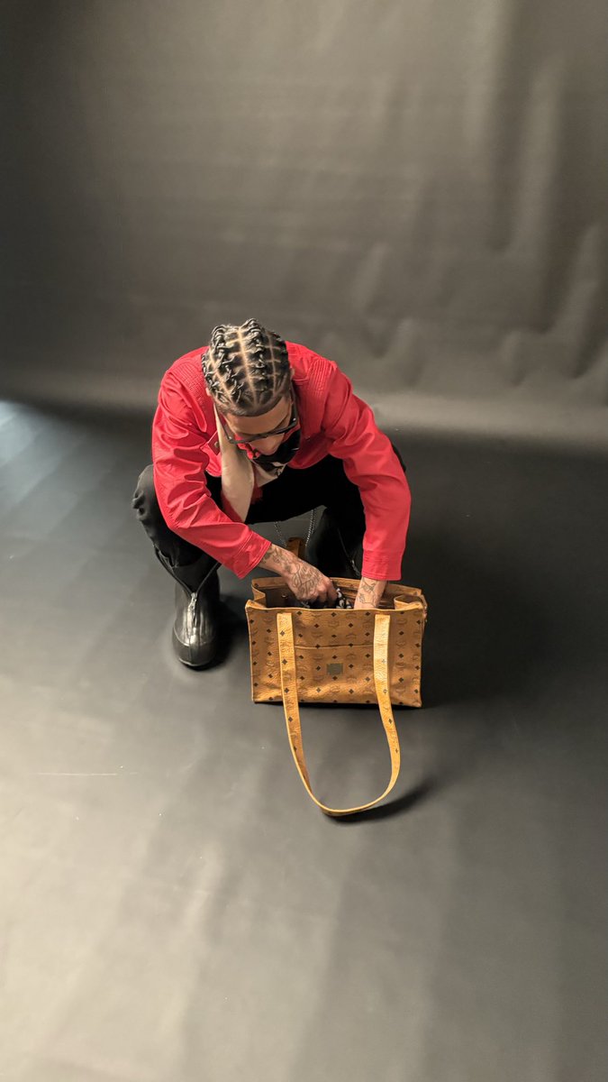 vultures4ever's tweet photo. 1 YEAR AGO 📁 #V4E https://t.co/0YwisrwPw4