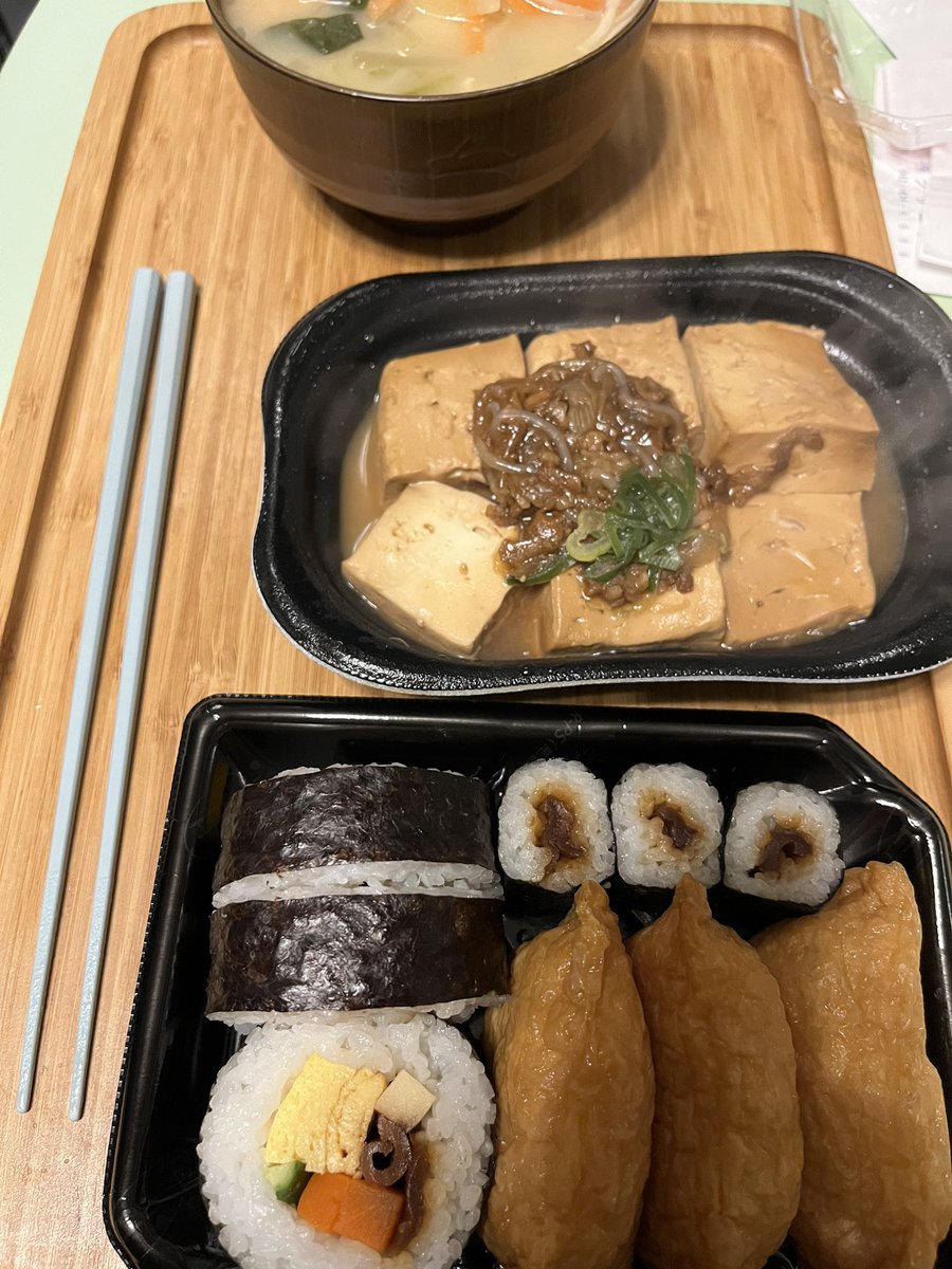 今日の晩ごはんはOKストアの助六寿司と肉豆腐食べるよ！
