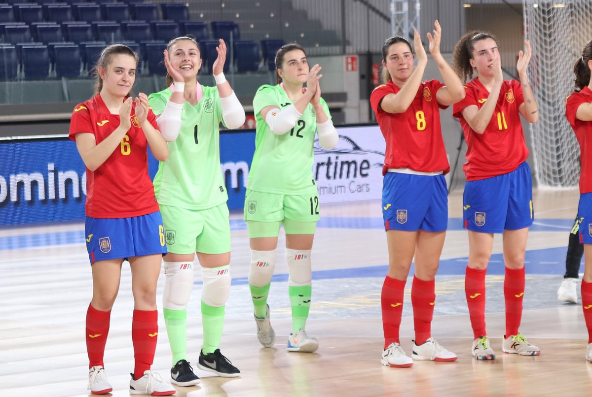 🇪🇸 | #SelecciónEspañola |

📅Debut por todo lo alto de la portera extremeña 𝐌𝐀𝐑𝐈́𝐀 𝐕𝐀𝐋𝐒𝐄𝐑𝐀 (<a href="/RoldanFSF/">STV Roldán FSF</a>) con la <a href="/SEFutbolFem/">Selección Española Femenina de Fútbol</a> Sub-23 de Fútbol Sala en el primero de los dos amistosos frente a 🇵🇹Portugal celebrado en tierras asturianas, donde el combinado español se