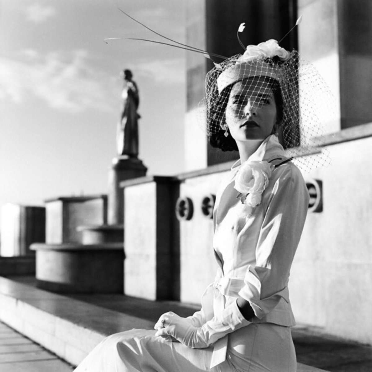 Mira seated in the Trocadero
Paris  2007

Rodney Smith