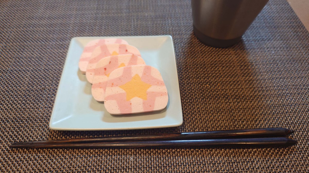 アピタで売り切り品のテリーヌを売っていたので

なかなか家では食べないよね、テリーヌ

結婚式の披露宴の一皿とか
立食パーティーとかホテルバイキングで銀の皿から取るとか
家だと買ったおせちに入ってる感じ？

蟹とパルメザンチーズのテリーヌ

うーん、テリーヌ
