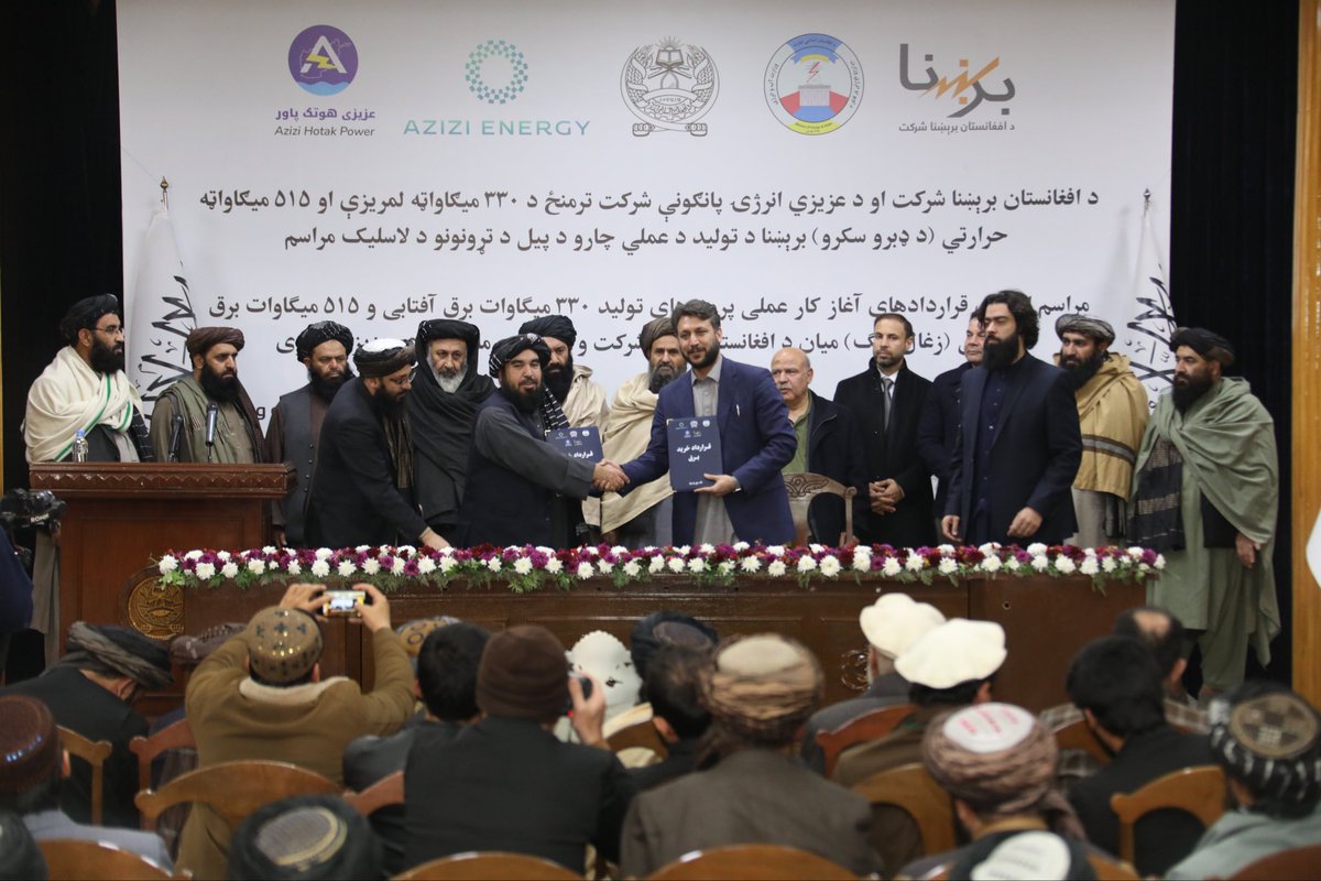 SohibHasrat's tweet photo. د افغانستان برېښنا شرکت او عزیزي انرژۍ پانګونې شرکت ترمنځ د برېښنا تولید د پنځو مهمو پروژو د عملي چارو د پيل تړونونه لاسلیک شول
@MAziziOfficial https://t.co/lNeTCJ2h80