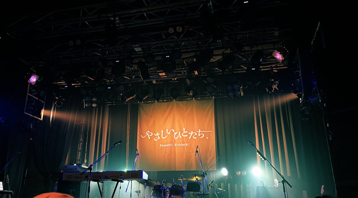 exit_ch3676's tweet photo. 『見つけてくれてありがとう』
『出会ってくれてありがとう』
やさしいひとたち。
見つけたのは娘でした
とてもあったかくて
素敵なバンドでした✨
また、福岡にきてね♬
#やさしいひとたち。
#BEAT_STATION https://t.co/i6lLs4FQDH
