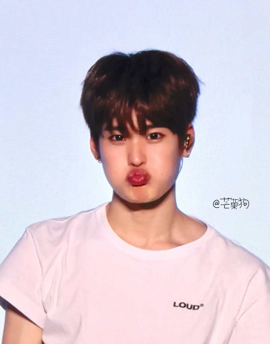 애교살 뚱중한거 잘 보일 때 좋음……눈밑점도ㅜㅜ