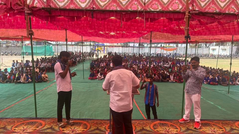 "आज उडीसा के जनपद सम्बलपुर की इस ऐतिहासिक जनसभा ने सिद्ध कर दिया कि हक की लड़ाई अब घर-घर तक पहुँच चुकी है। UGC बिल के समर्थन में आज सिर्फ युवा नहीं, बल्कि कंधे से कंधा मिलाकर खड़ी नारी शक्ति और जागरूक बेटियाँ भी गर्जना कर रही थीं।

मैंने स्पष्ट कहा है- जहाँ युवाओं का जोश और