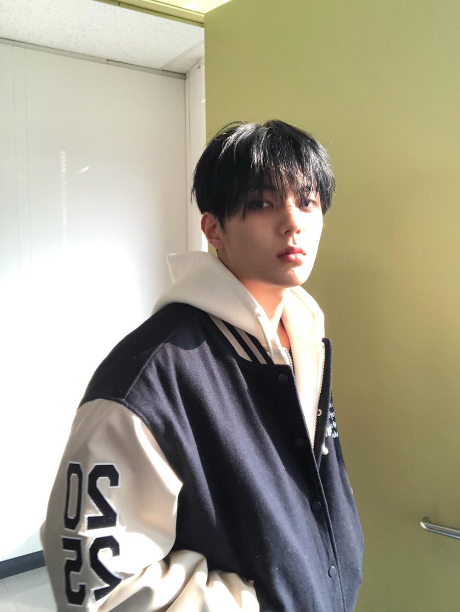 3x98jj's tweet photo. 잠시만... 아 이정이 흑발햇따고.......?
아 감격스러워.....................
근본중에근본 흑발 환영합니다 https://t.co/treVjkTzs8