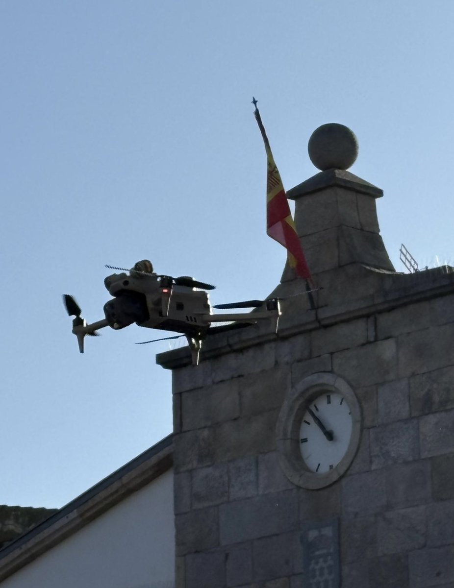 Presentación de la nueva dotación de drones de la Policía Municipal de Galapagar, para mejorar la seguridad en el municipio.
VOX siempre con nuestra policía y la seguridad.

<a href="/madrid_vox/">VOX Madrid</a>