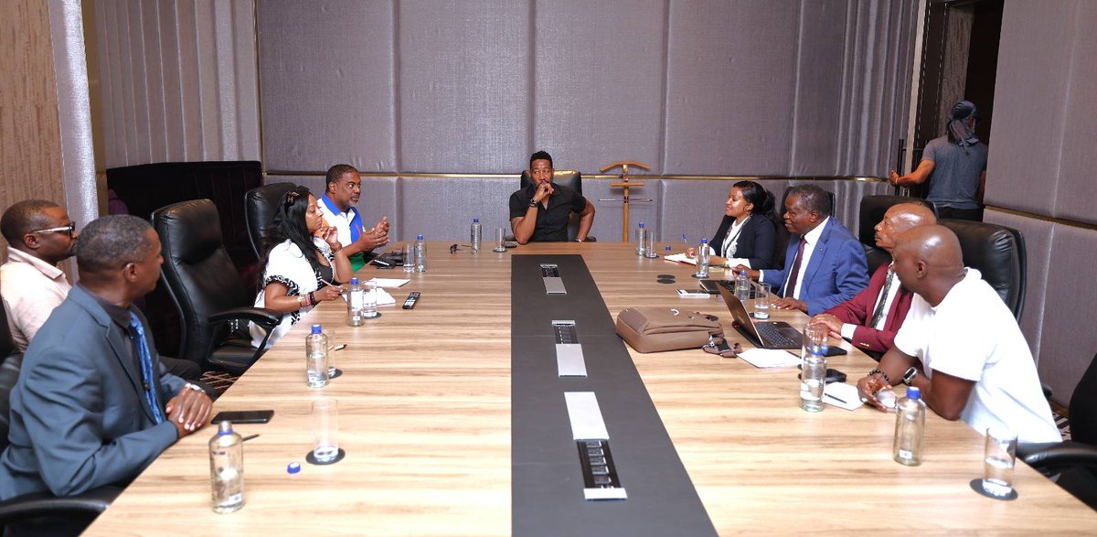 The ARCrayon tweet media