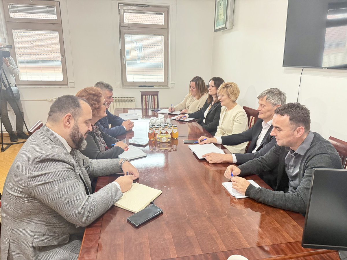 👉 У Агенцији за високо образовање Републике Српске одржан састанак министра проф. др Драге Мастиловића и директорице ове институције Биљане Војводић, на којем је истакнута је важност континуираног унапређења квалитета високог образовања и јачања стандарда акредитације.