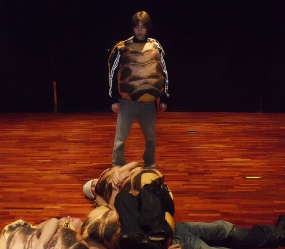 형아가 다 생각이잇어서 너를 패는거다