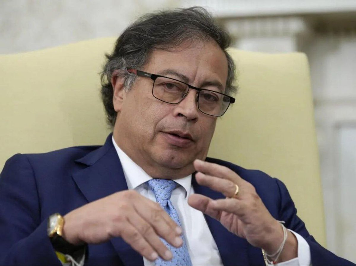 Colombian President Petro and his family are threatened with retaliation

Here's what Gustavo Petro himself said about this:

I must admit that I traveled for two days, avoiding being killed.

I couldn't land for two hours last night because the lights weren't on.

This morning,