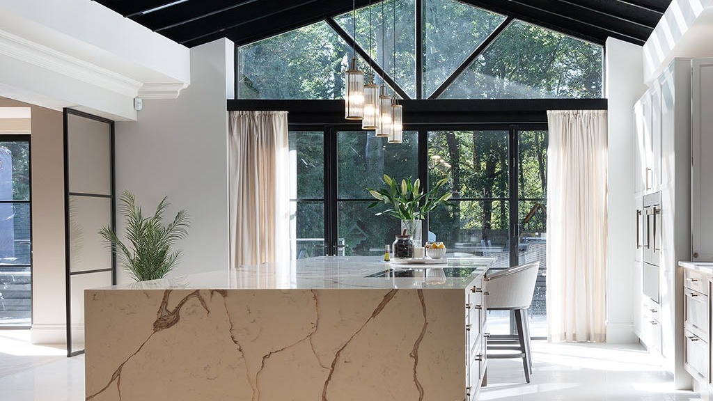 stonehamkitchen's tweet image. Our latest blog showcases six of our favourite bespoke kitchens across Kent, each with unique features that blend style and practicality.

To discover our top six kitchens in Kent click here - f.mtr.cool/ibndrnjcha

#BespokeKitchens #KentHomes #Kitchen