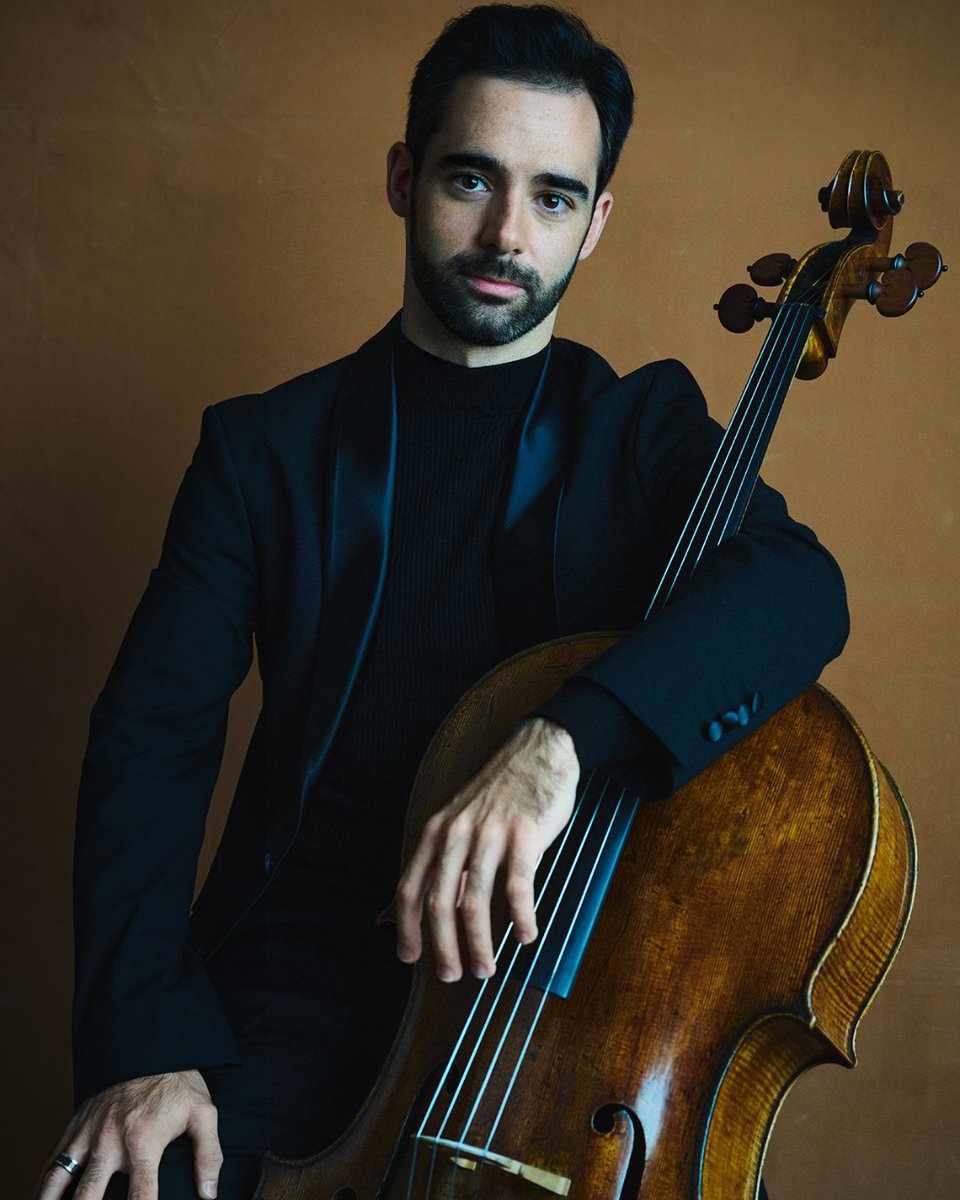 ofgrancanaria's tweet photo. 𝐏𝐚𝐛𝐥𝐨 𝐅𝐞𝐫𝐫á𝐧𝐝𝐞𝐳, uno de los violonchelistas españoles con mayor proyección internacional, llega a la #OFGC.
Ha actuado con formaciones como la ONE, la Filarmónica de Helsinki o la Kremerata Baltica, y suma premios internacionales.
🎟️ https://t.co/MBiyn9sd3F
#OFGC https://t.co/h5QKNP99xR