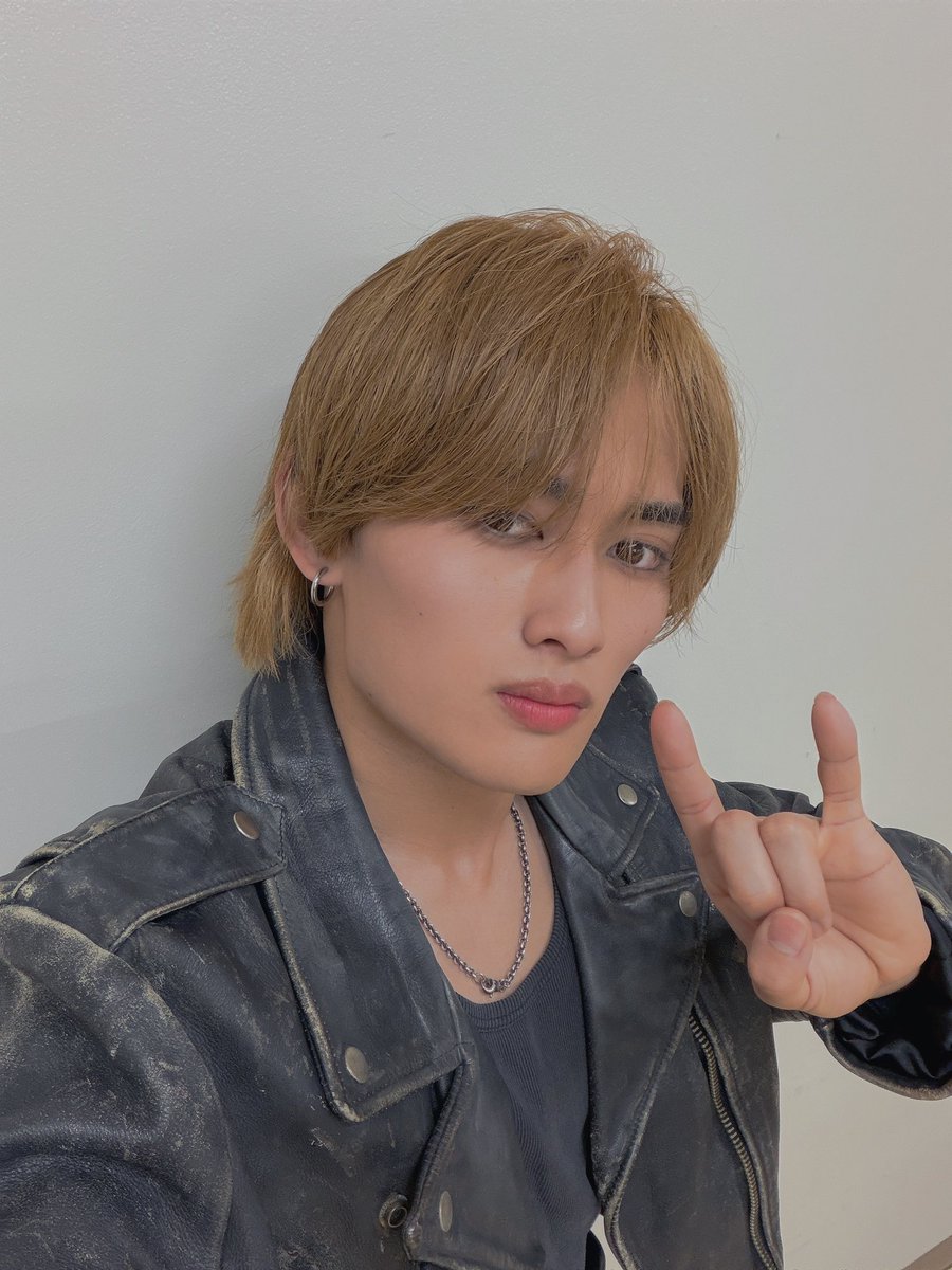 今日のセブンパークアリオ柏でのフリーライブに来てくれたみんなほんとにありがと！！
スクロール待って選手権で恥ずかしがっちゃってごめんねえ😂
たくさんの人と初めましてもできたしみんなともたくさん話せて本当に最高すぎてる1日になった！
次は14日に栃木県のライブで暴れるぞー！！⚡️⚡️