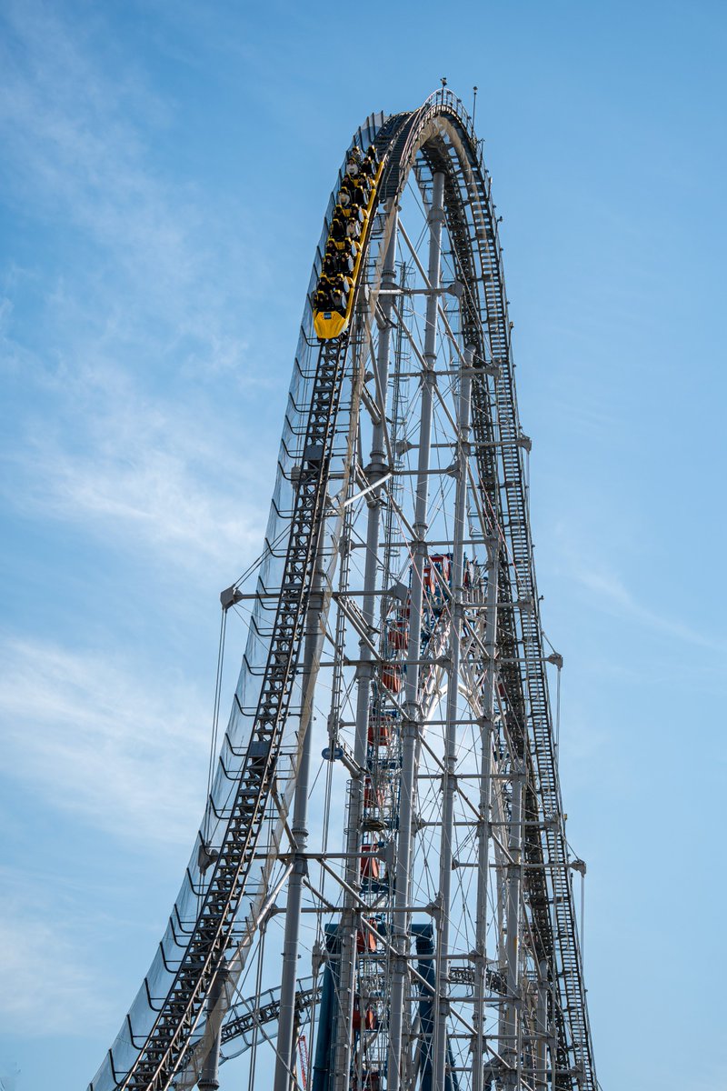 Roller Coaster at Korakuen Beneath a Clear Blue Sky, Tokyo 東京