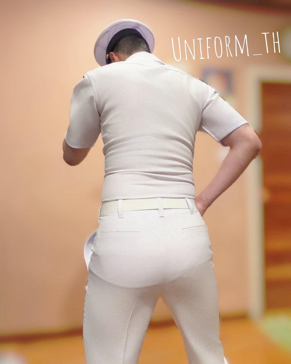 หันหลังให้กล้อง