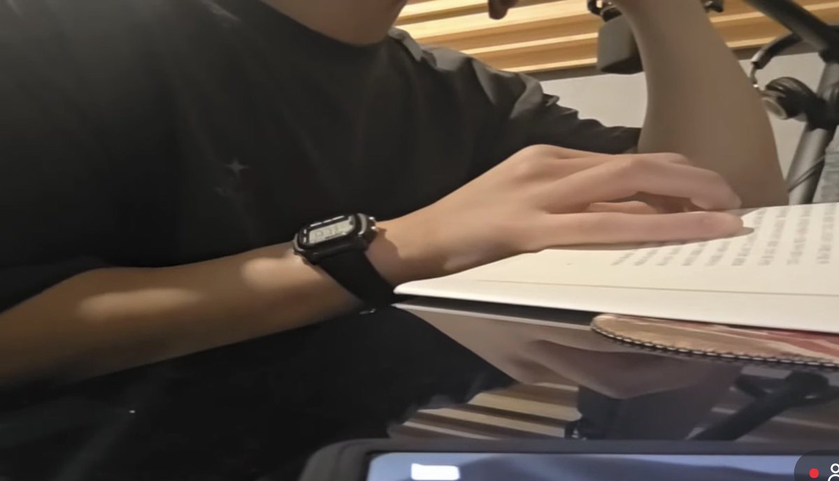 상여비 핸드폰 접고 엽터디해서 옆터디 됐는디