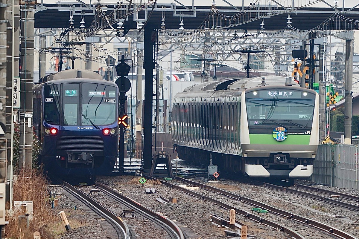 60020Butler's tweet image. ネイビーブルー＆黄緑