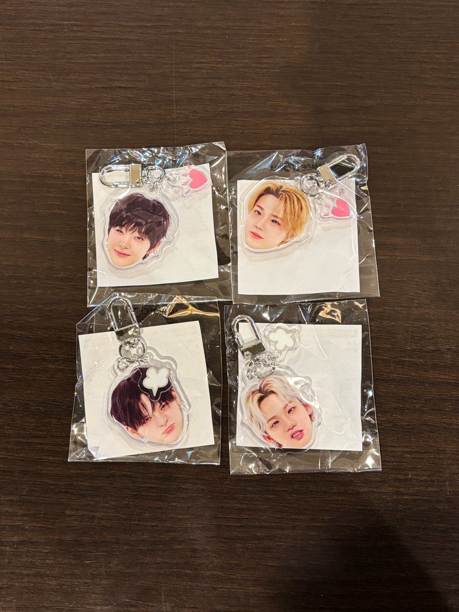 ehdk28's tweet photo. TREASURE カプセルトイ　交換

【譲】　画像のもの
【求】　
顔アクキー→ジフン怒・楽　or買取
特典トレカ→ジフン

郵送での交換希望です！
お気軽にDM・リプお願いいたします🙇🏻 https://t.co/38gGhvOFiE