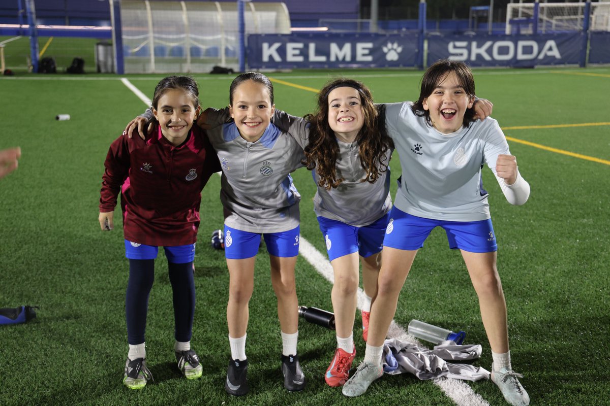RCDE_La21's tweet photo. 🏆Ahir vam disputar la RCDE League, on participen tots els equips femenins de #La21. 
Va ser una jornada molt especial! 💙🤍
#RCDEFem https://t.co/WbPxpDqrya
