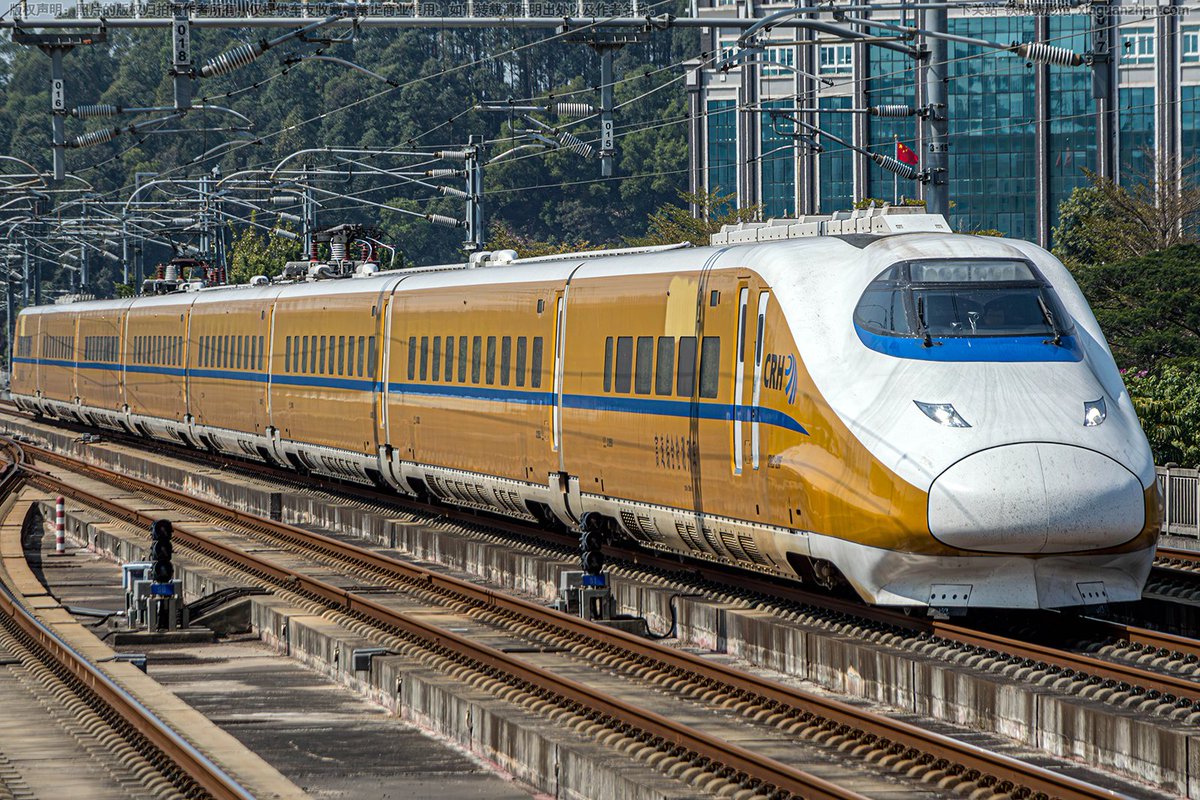 FishEgg_YD's tweet photo. 今日、移動中に中国版のdoctor yellowを見ました。この列車は東北新幹線E2系1000番台を改造したものに基づいている。 https://t.co/NP8XaKYp5N