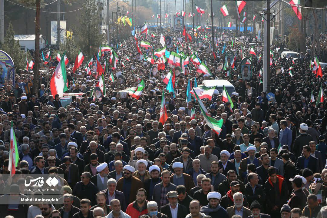 suoad_q's tweet photo. ملايين الايرانيين في مسيرات احياء ذكرى انتصار الثورة الاسلامية 
قالها الشهيد السيد حسن نصر الله 
 " كل من يريد اسقاط ايران سيفشل وتبقى ايران واقفه . https://t.co/fGHD0WEsNC