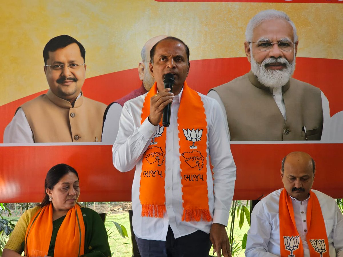 Ashishdavebjp's tweet photo. અંત્યોદય અને એકાત્મ માનવવાદની વિચારધારાના પ્રણેતા તેમજ ભારતીય જનતા પાર્ટીના કરોડો કાર્યકર્તાઓના પથ પ્રદર્શક પંડિત દીનદયાળ ઉપાધ્યાયજીની પુણ્યતિથિ નિમિત્તે ગાંધીનગર ખાતે પ્રદેશ મીડિયા સેલના ઇન્ચાર્જ શ્રી @PrashantValaBJP જીના વક્તાસ્થાને આયોજિત વક્તવ્ય તેમજ પુષ્પાંજલિ કાર્યક્રમમાં હાજરી આપી.