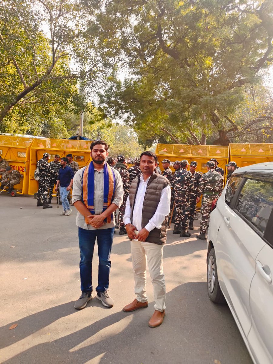आज दिल्ली जंतर-मंतर पर यूजीसी के समर्थन में मजबूती से अपनी उपस्थिति दर्ज कराई।
शिक्षा पर राजनीति नहीं, बल्कि समान अवसर और सामाजिक न्याय की नीतियाँ लागू होनी चाहिए।
हम शिक्षा, अधिकार और संविधान की आवाज को दबने नहीं देंगे। ✊
<a href="/BhimArmyChief/">Chandra Shekhar Aazad</a> <a href="/VinayRatanSingh/">Vinay Ratan Singh</a> <a href="/BhimArmy_BEM/">भीम आर्मी भारत एकता मिशन</a>