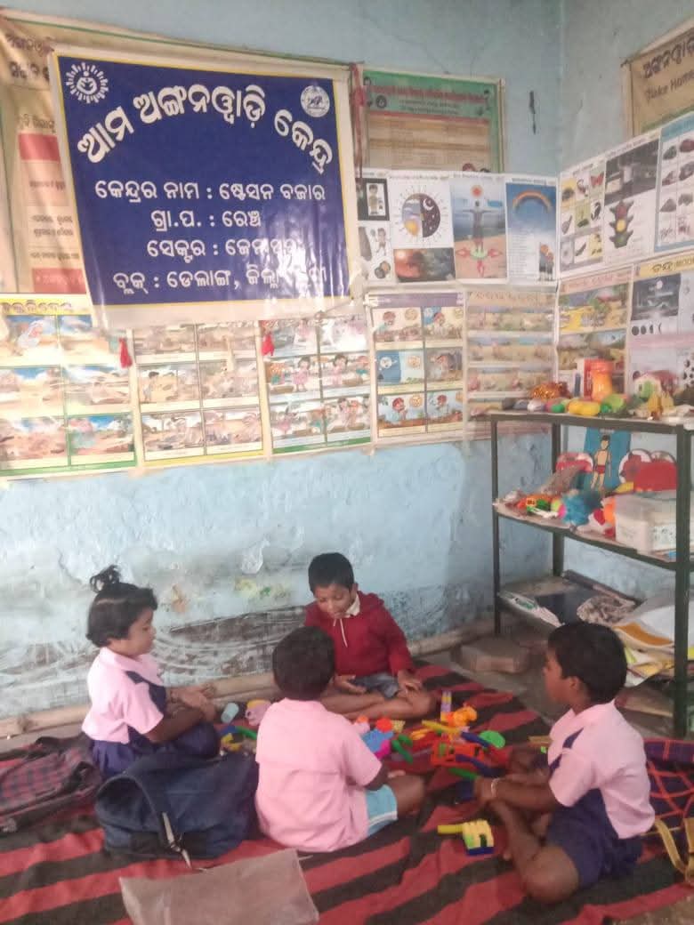 kunmun_7's tweet photo. ରେଞ ପଞ୍ଚାୟତର ଡେଲାଙ୍ଗ ଷ୍ଟେସନ ବଜାର ରେ ଥିବା ଅଙ୍ଗନବାଡ଼ି କେନ୍ଦ୍ର ପାଇଁ ସ୍ବତନ୍ତ୍ର ଘରଟେ ନାହିଁ, ଅଙ୍ଗନବାଡ଼ି କର୍ମୀଙ୍କ ଗୃହରେ ଚାଲିଛି କେନ୍ଦ୍ର ଯାହା ଜରାଜୀର୍ଣ୍ଣ ଓ ବିପଦ ସଙ୍କୁଳ ଅବସ୍ଥାରେ ରହି ଛୋଟ ପିଲାମାନଙ୍କ ଜୀବନ ପ୍ରତି ବିପଦ ସୃଷ୍ଟି କରୁଛି @CMO_Odisha @PravatiPOdisha @dm_puri @SMEOdisha @NityanandaBJP https://t.co/dORzcV6aDM