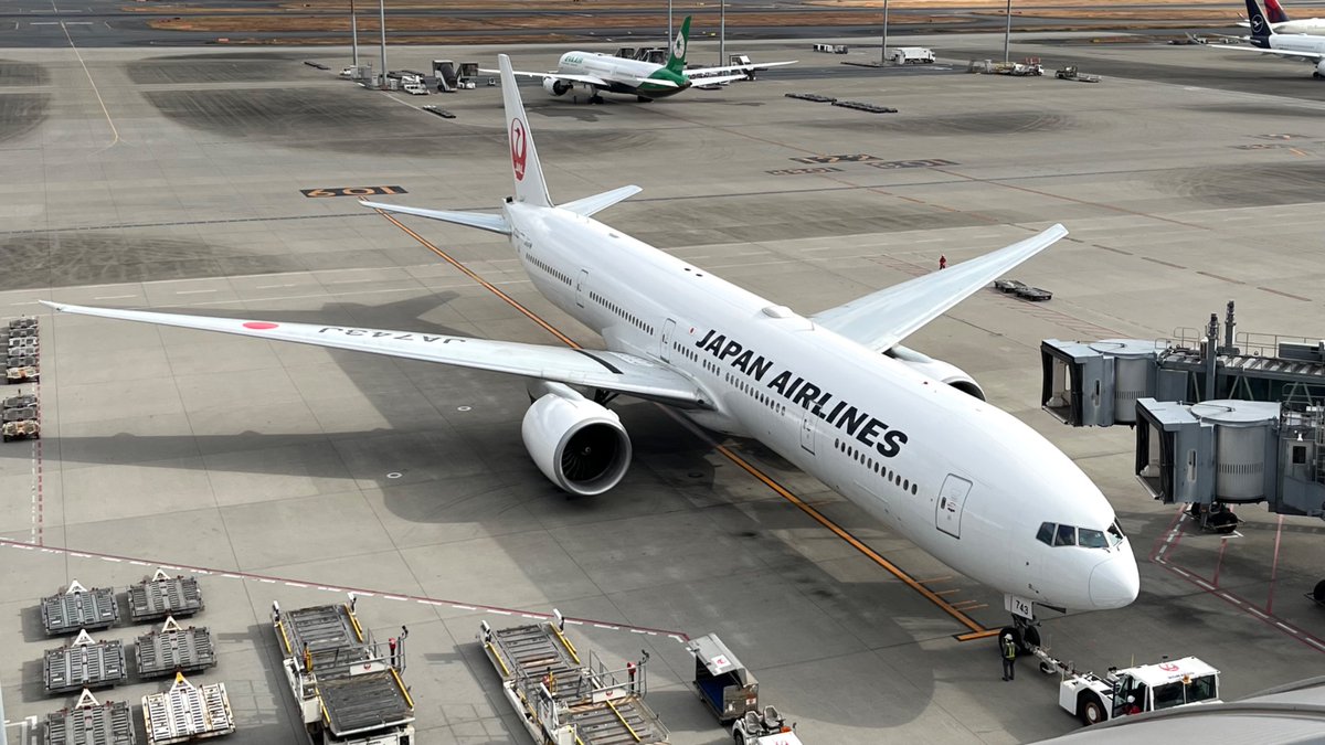 simratch's tweet image. JAL 773国内線運用はどこに行ってしまったのですか〜！？密かに乗れる機会を伺ってるけどすっかり見なくなったよ。A351の衝突事故(?)で運用カツカツなのかな。