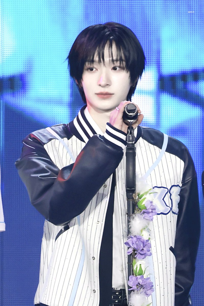 gaeguri_0311's tweet image. 260211 디어워즈
#동화 #DONGHWA #킥플립 #KickFlip