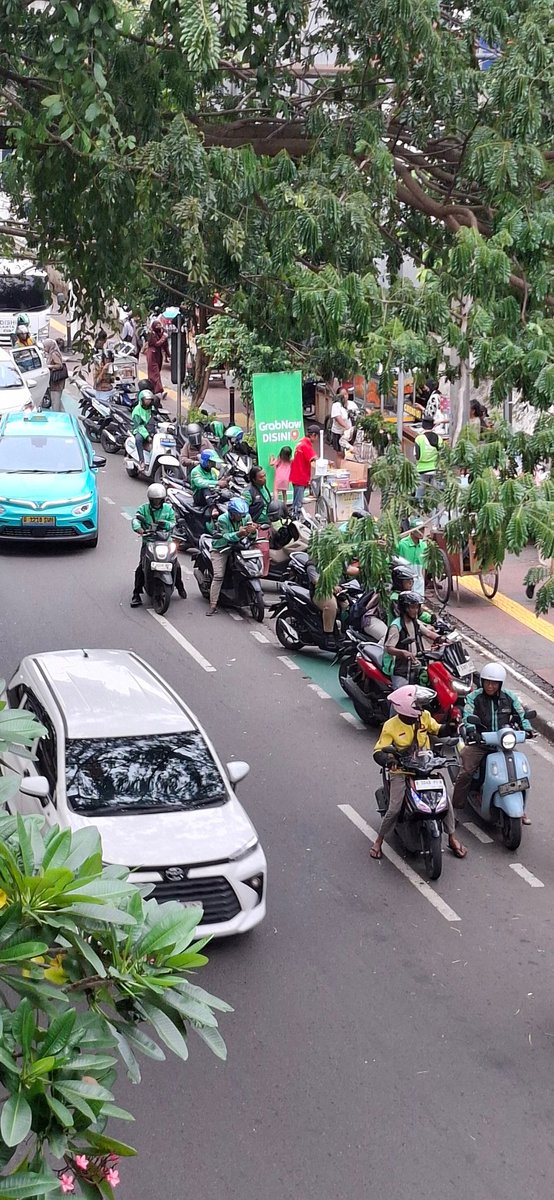 Kenapa <a href="/GrabID/">Grab Indonesia</a> malah bikin titik di sini? Padahal sedikit ke utara ada lahan yang bisa dipakai.
